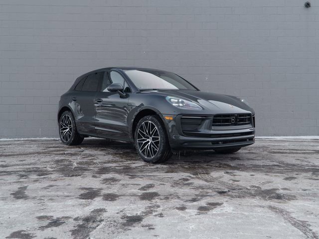 Certified 2025 Porsche Macan image 9