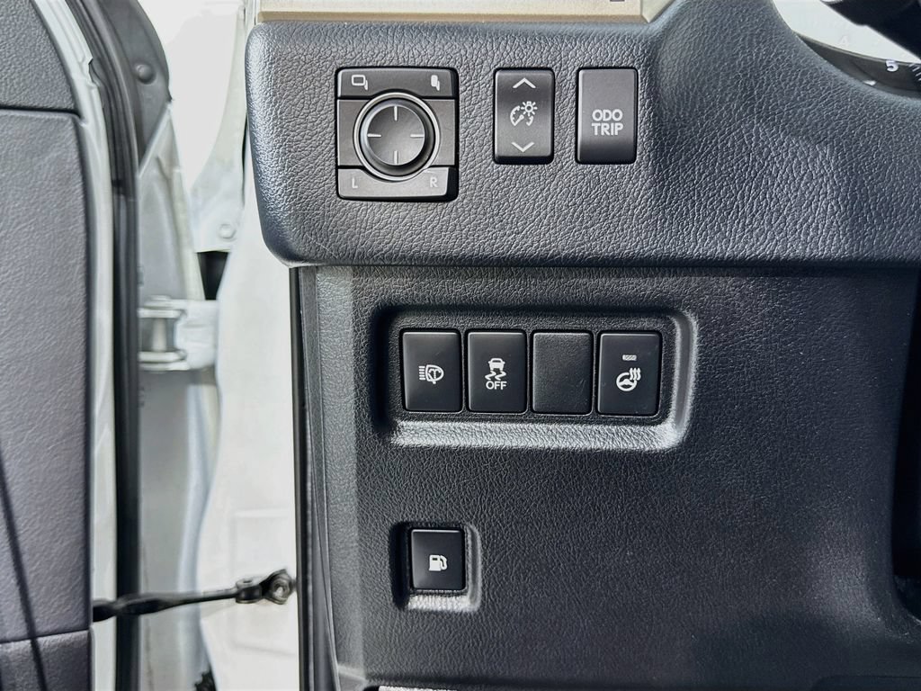 Used 2016 Lexus GX 460 Luxury w/ Preferred Accessory Package AWD/4WD image 18