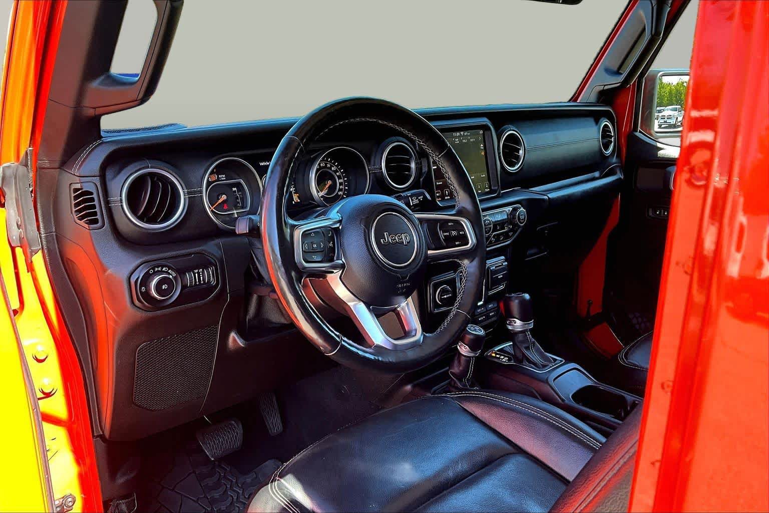 Used 2018 Jeep Wrangler Unlimited Sahara AWD/4WD image 18