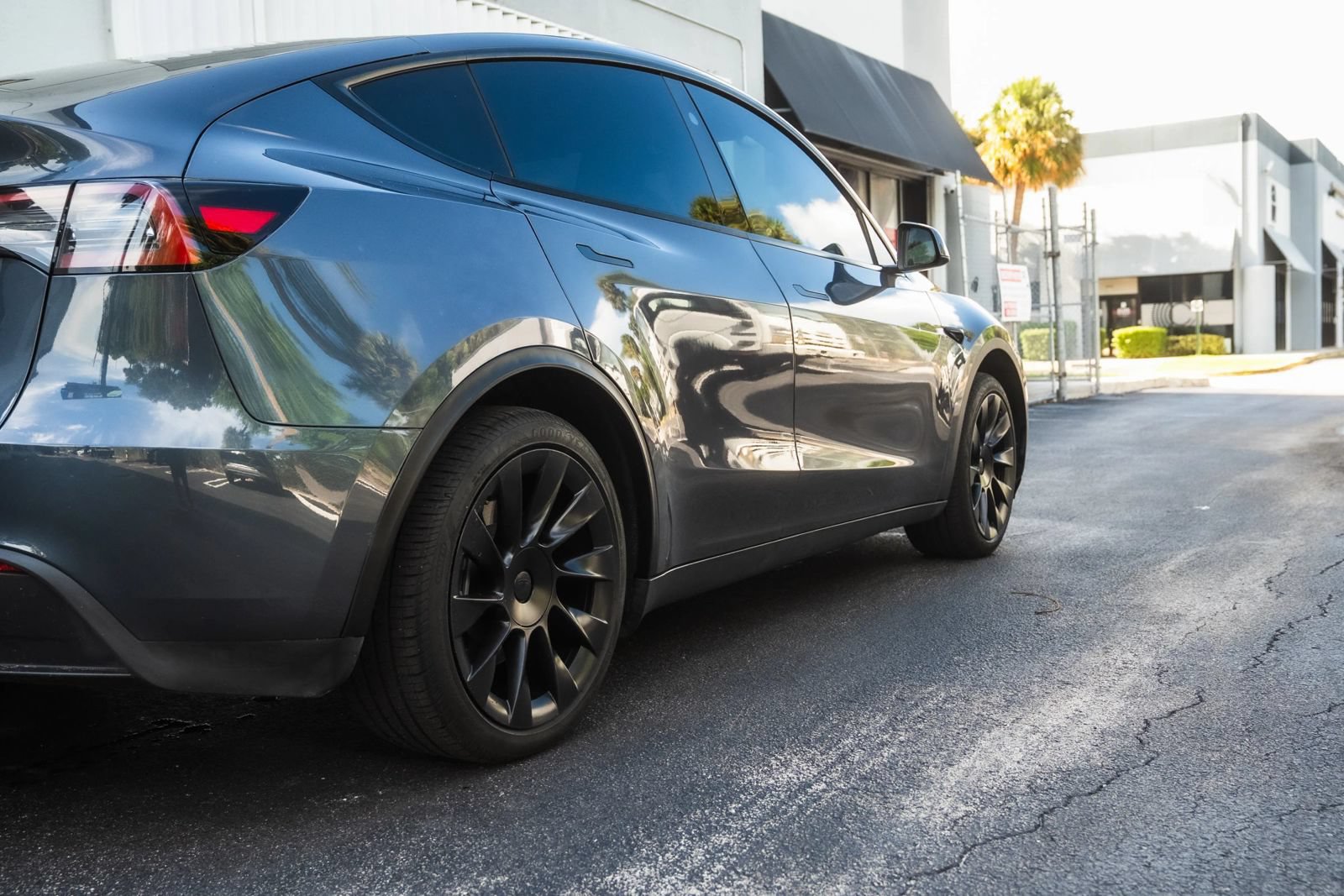 Used 2023 Tesla Model Y 2WD image 5