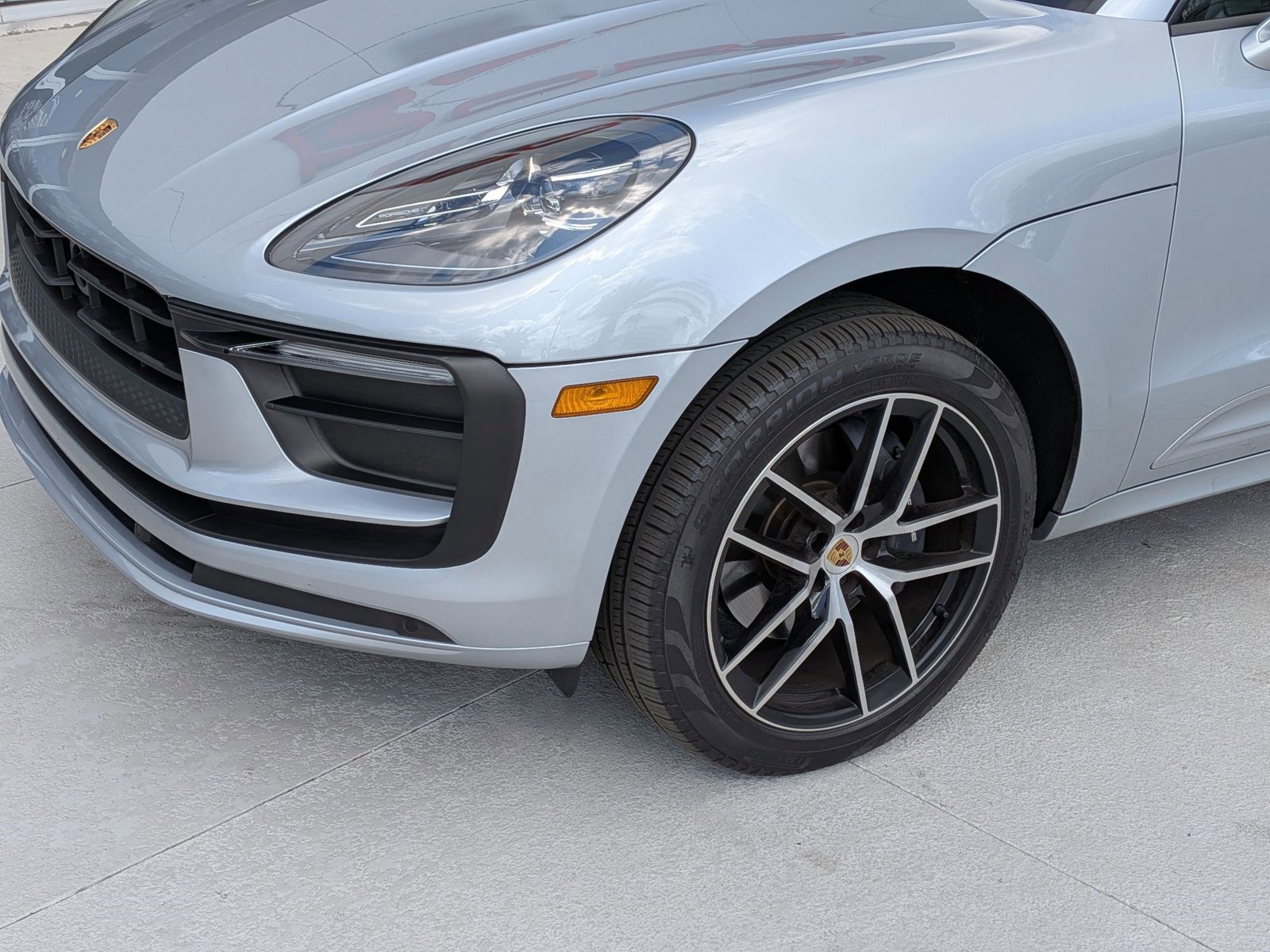 Certified 2024 Porsche Macan image 12