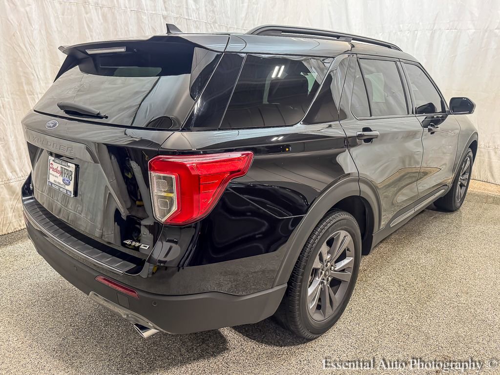 Used 2023 Ford Explorer XLT w/ Equipment Group 202A image 9