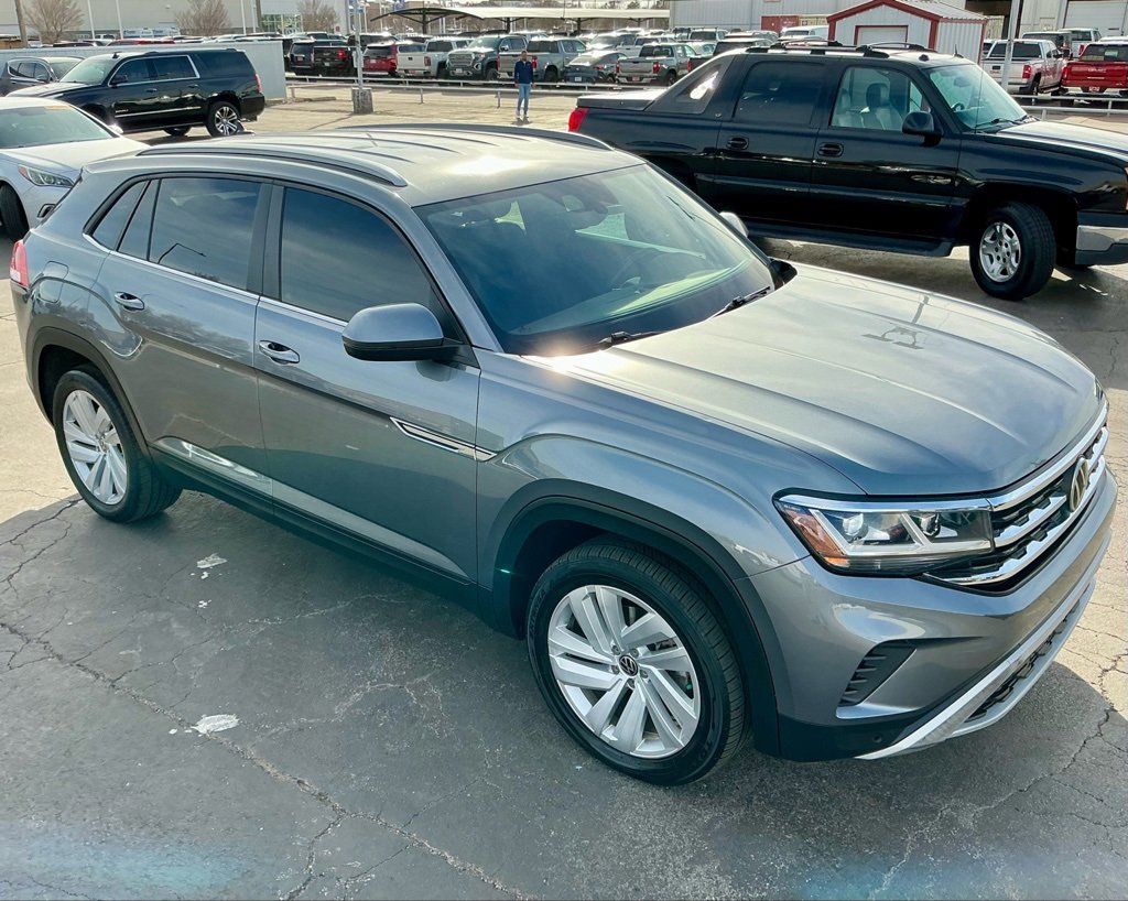 Used 2020 Volkswagen Atlas Cross Sport SE w/ Towing Package image 4