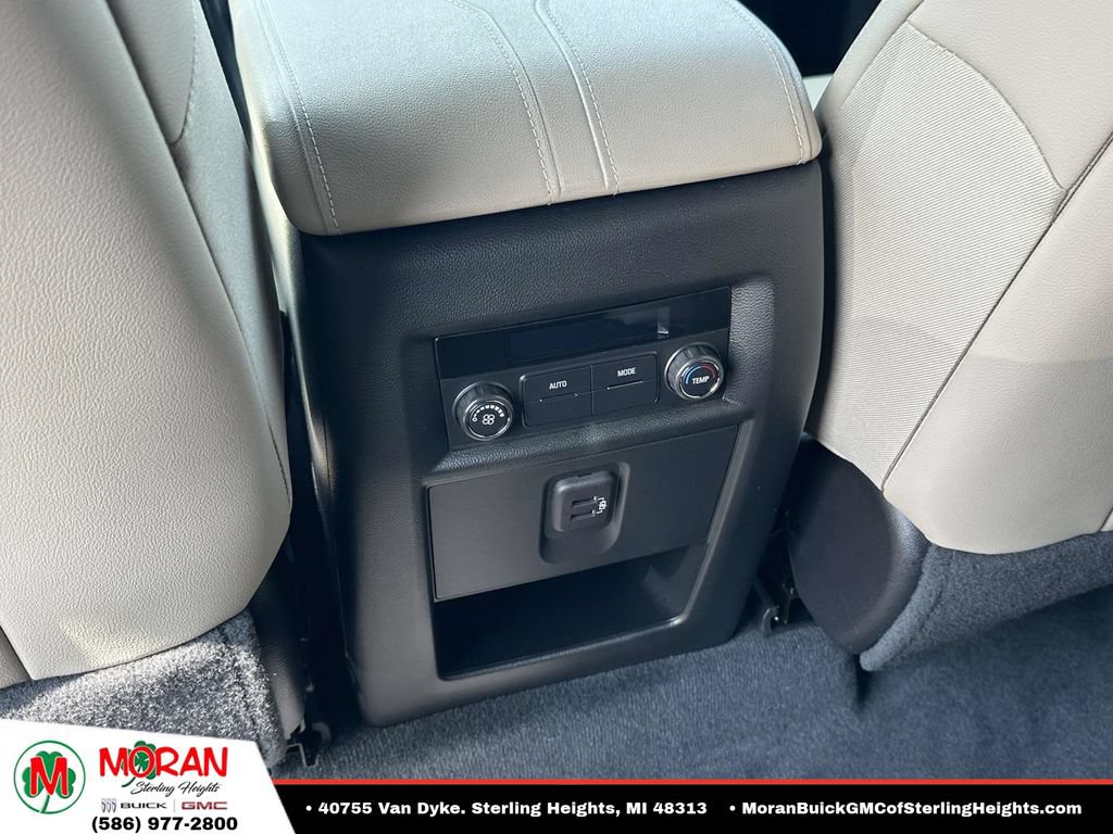 Certified 2023 Chevrolet Traverse LT FWD image 12