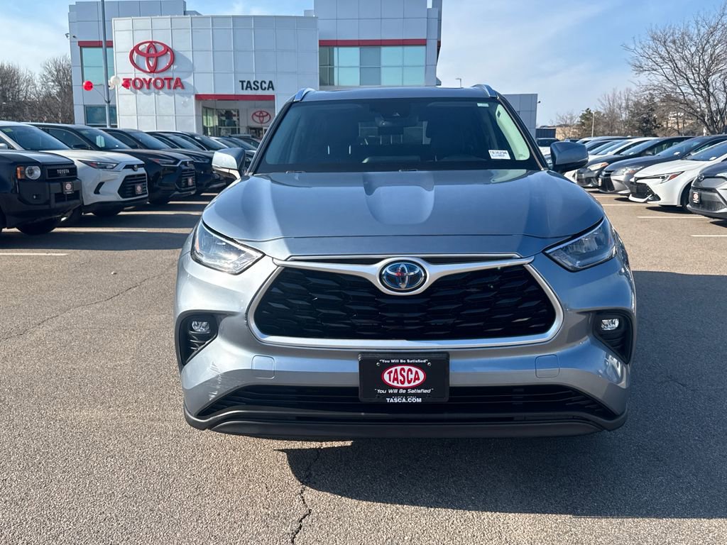 Used 2020 Toyota Highlander XLE AWD/4WD image 2