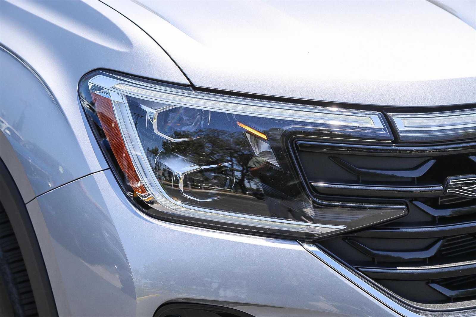 New 2025 Volkswagen Atlas Cross Sport SEL Premium R-Line image 4