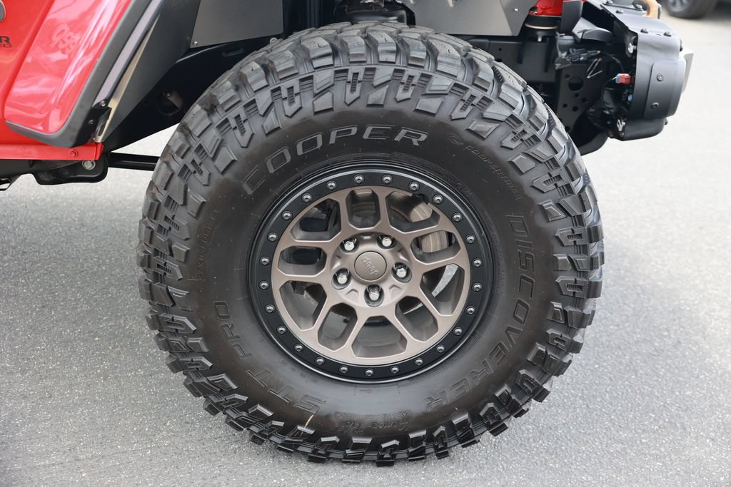 Used 2022 Jeep Wrangler Unlimited Rubicon w/ Xtreme Recon 35" Tire Package AWD/4WD image 10