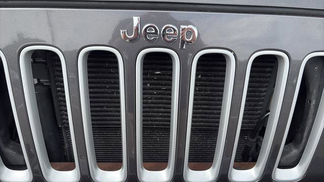 Used 2017 Jeep Wrangler Unlimited Sahara w/ Connectivity Group AWD/4WD image 27