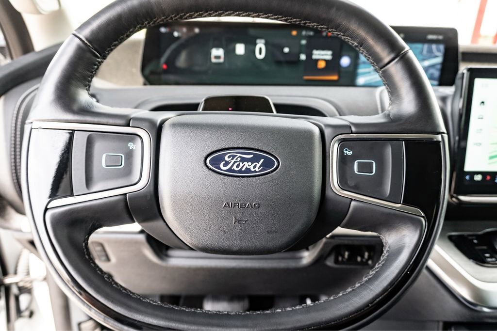 Used 2025 Ford Expedition Max Platinum AWD/4WD image 17
