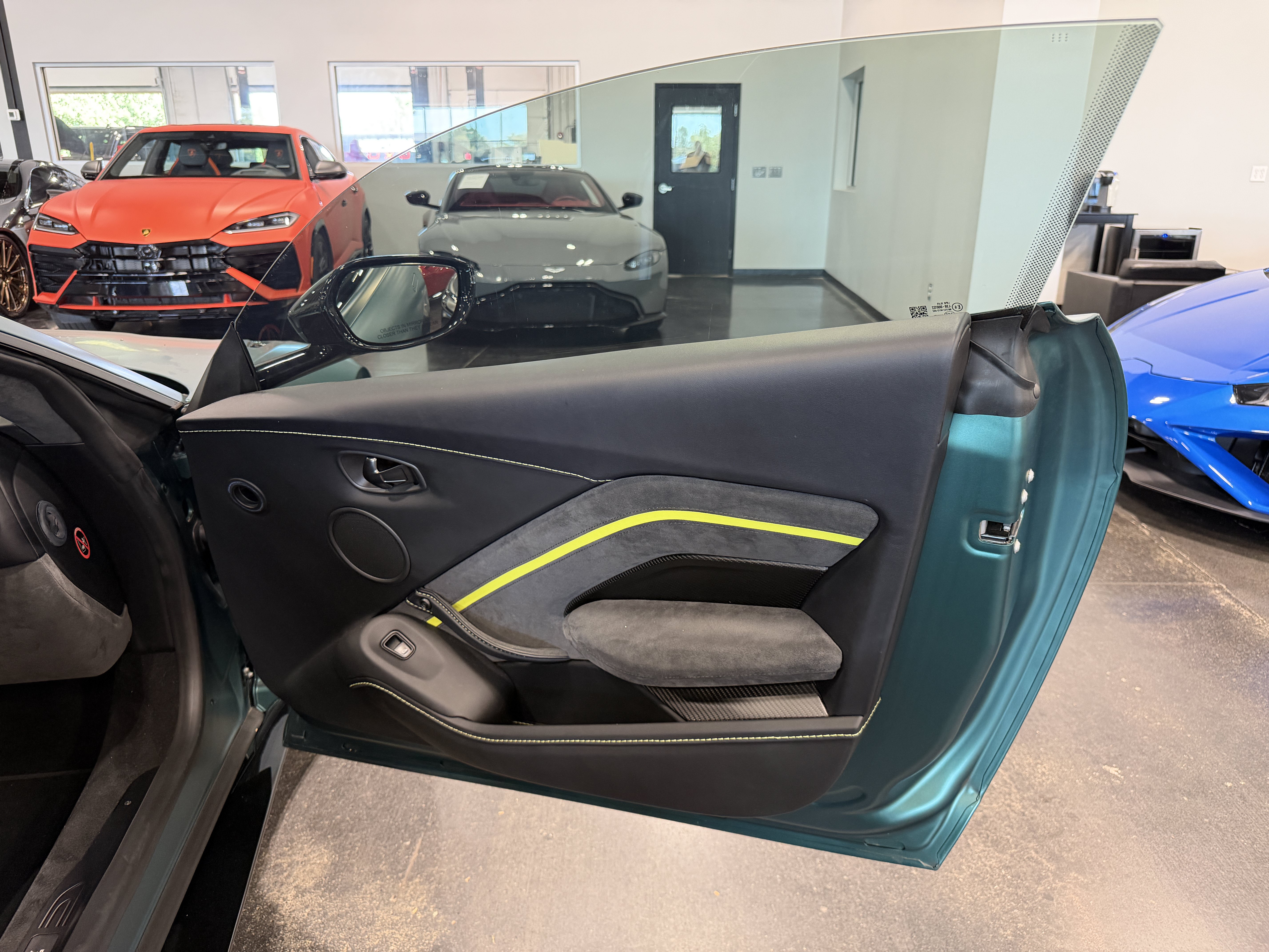 Used 2022 Aston Martin V8 Vantage Coupe RWD image 14