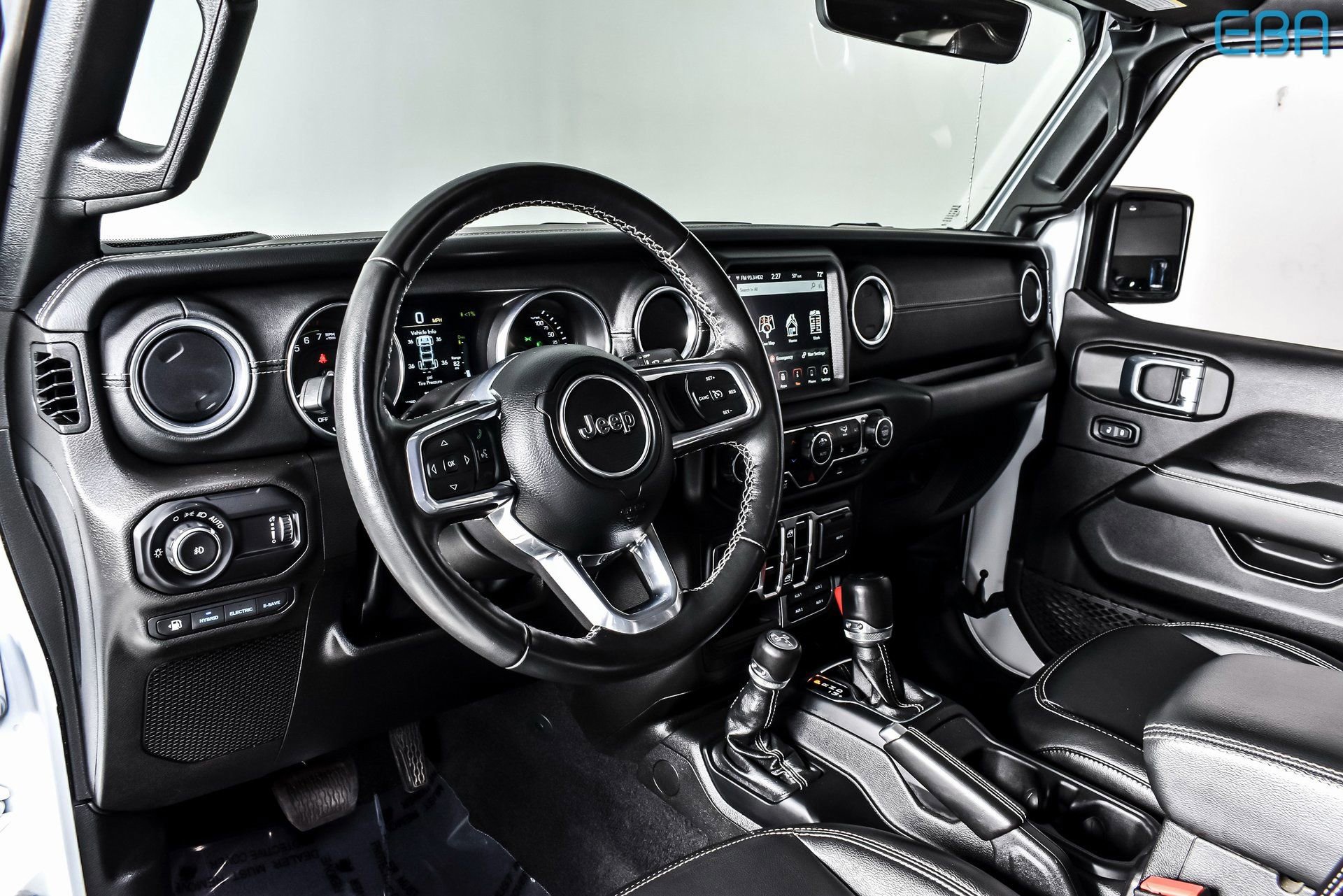Used 2023 Jeep Wrangler Unlimited Sahara w/ Cold Weather Group image 17