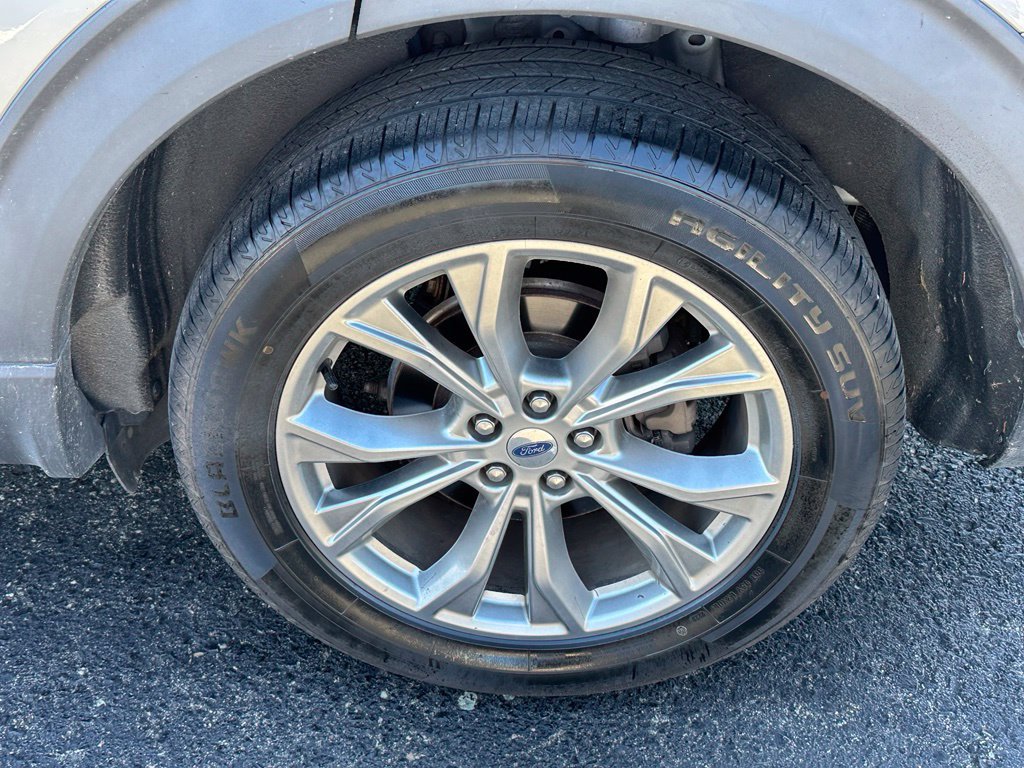 Used 2020 Ford Explorer XLT w/ Equipment Group 202A AWD/4WD image 6