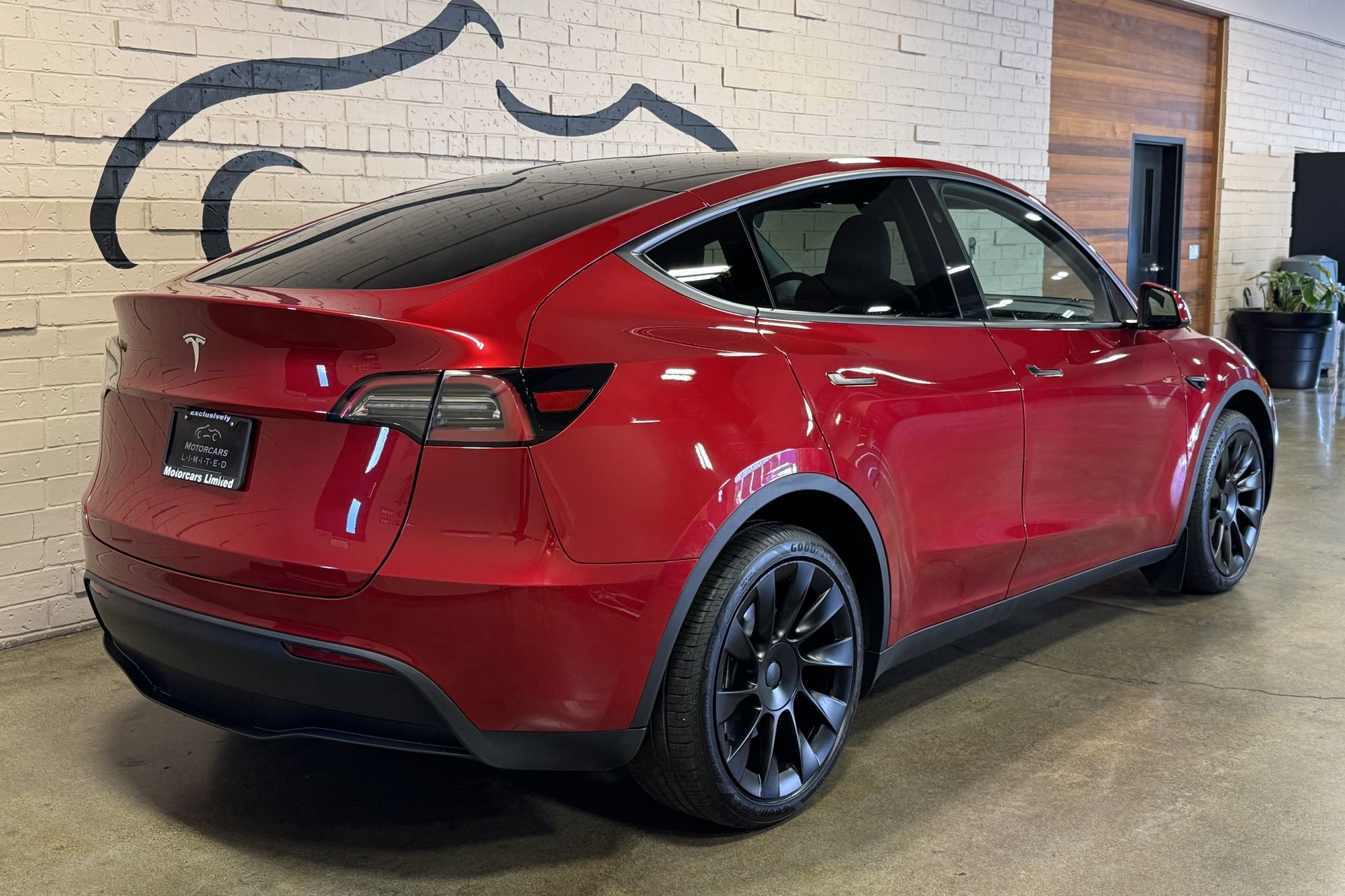 Used 2024 Tesla Model Y Long Range AWD/4WD image 3