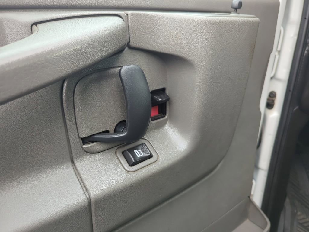 Used 2014 Chevrolet Express 3500 Extended image 20