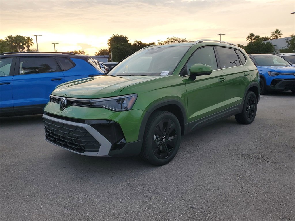 New 2025 Volkswagen Taos SE image 3