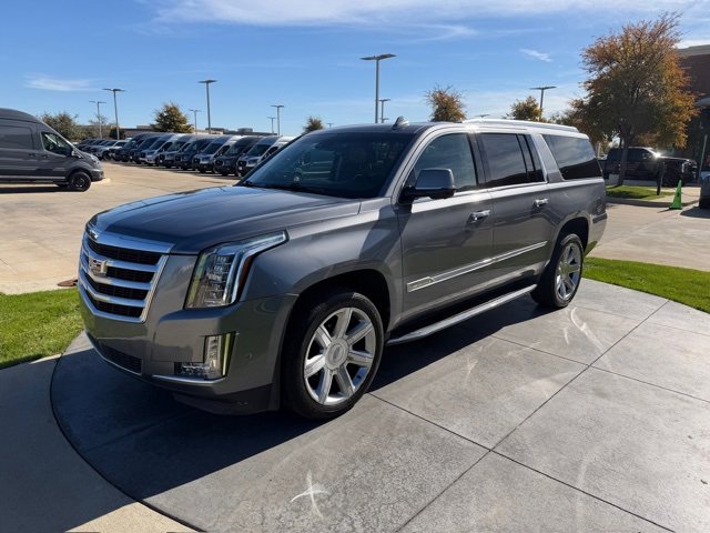 Used 2020 Cadillac Escalade ESV Premium Luxury image 4