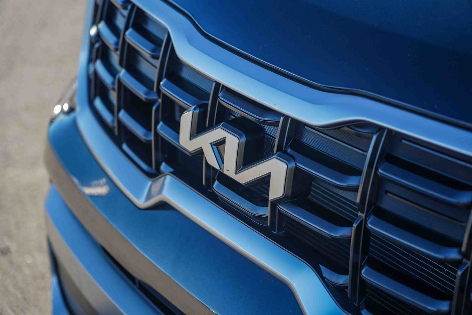 Used 2023 Kia Telluride S image 3