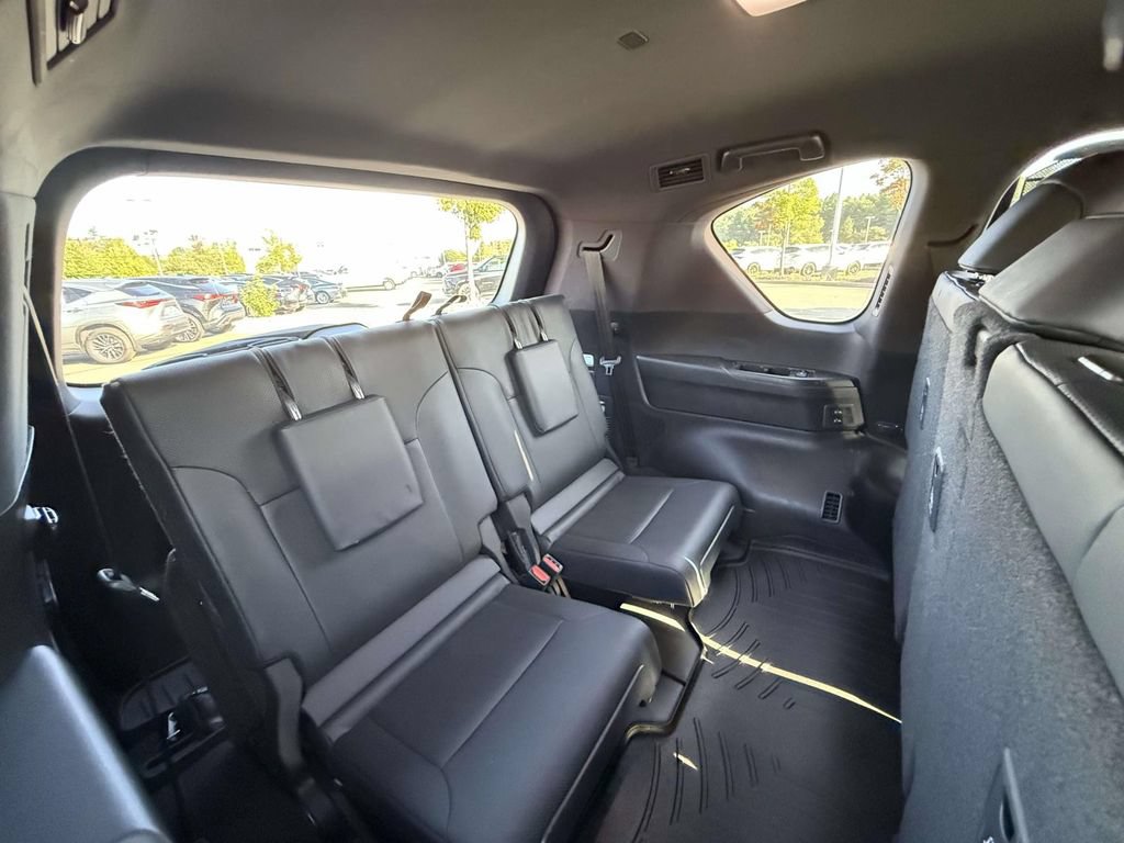 Used 2023 Lexus LX 600 F Sport w/ Accessory Package (Z1) AWD/4WD image 15