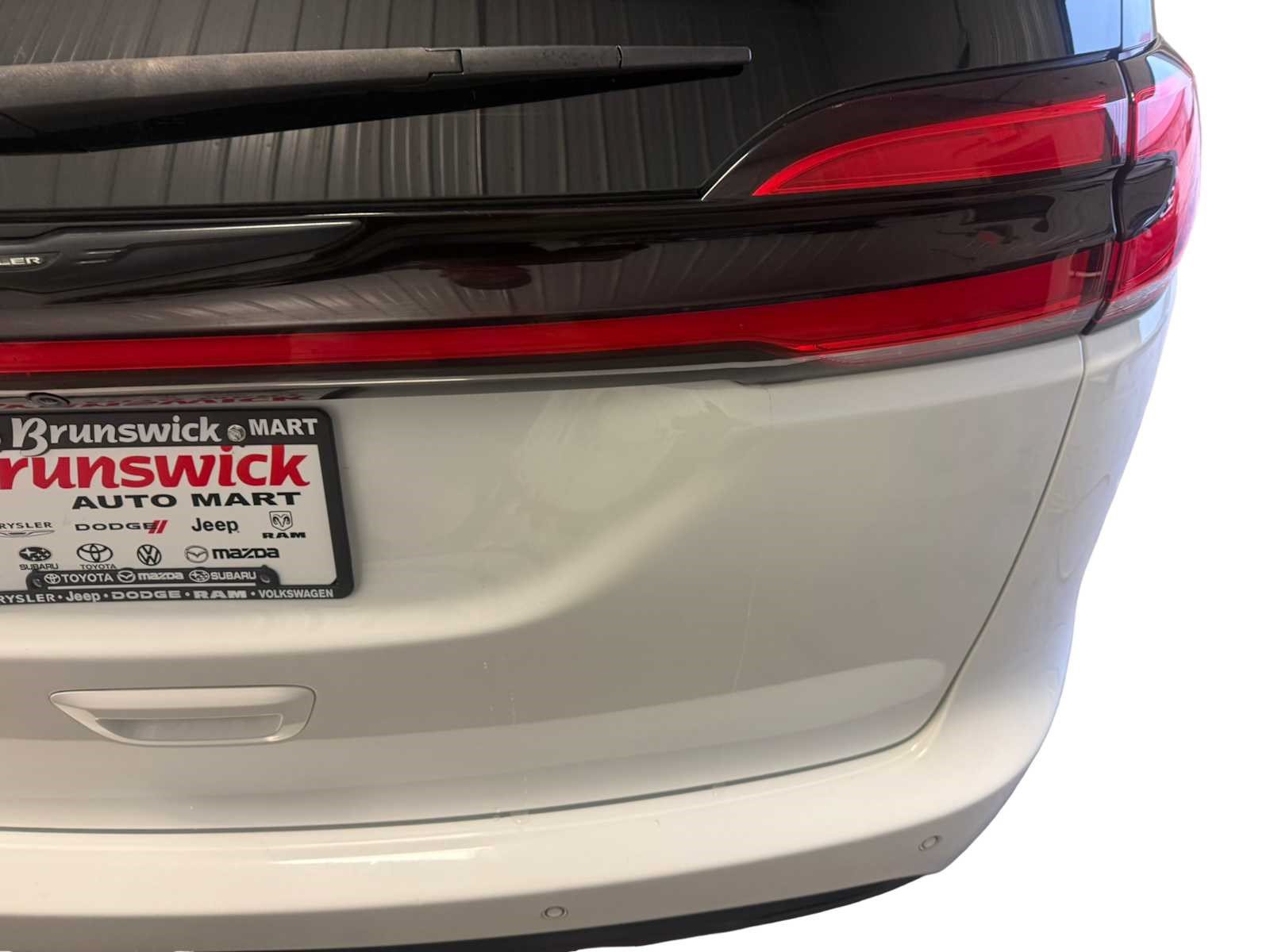 Used 2021 Chrysler Pacifica Touring w/ S Appearance Package FWD image 18