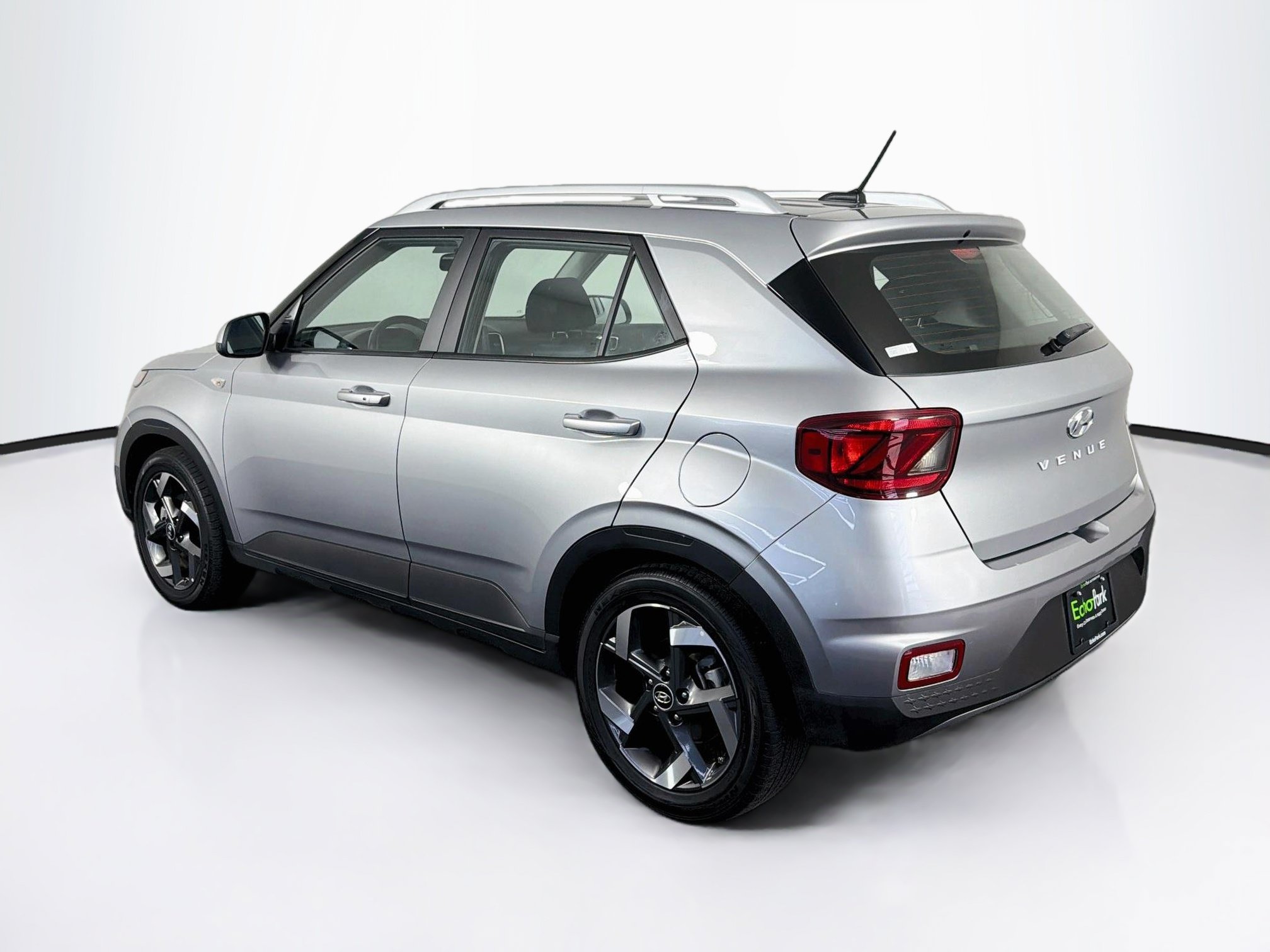 Used 2025 Hyundai Venue SEL FWD image 5