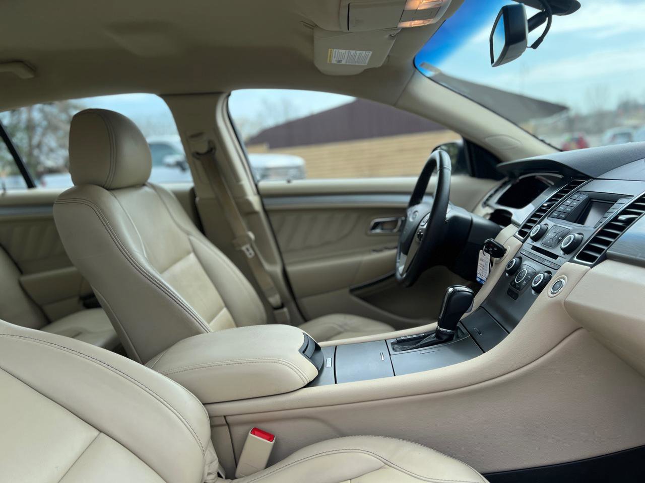 Used 2017 Ford Taurus SEL FWD image 39