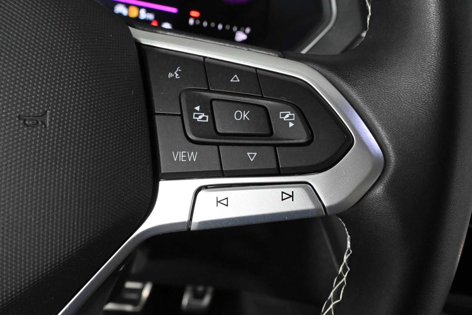 Certified 2023 Volkswagen Tiguan SE R-Line FWD image 21
