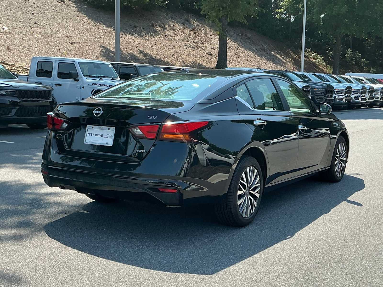 Used 2024 Nissan Altima 2.5 SV AWD/4WD image 5