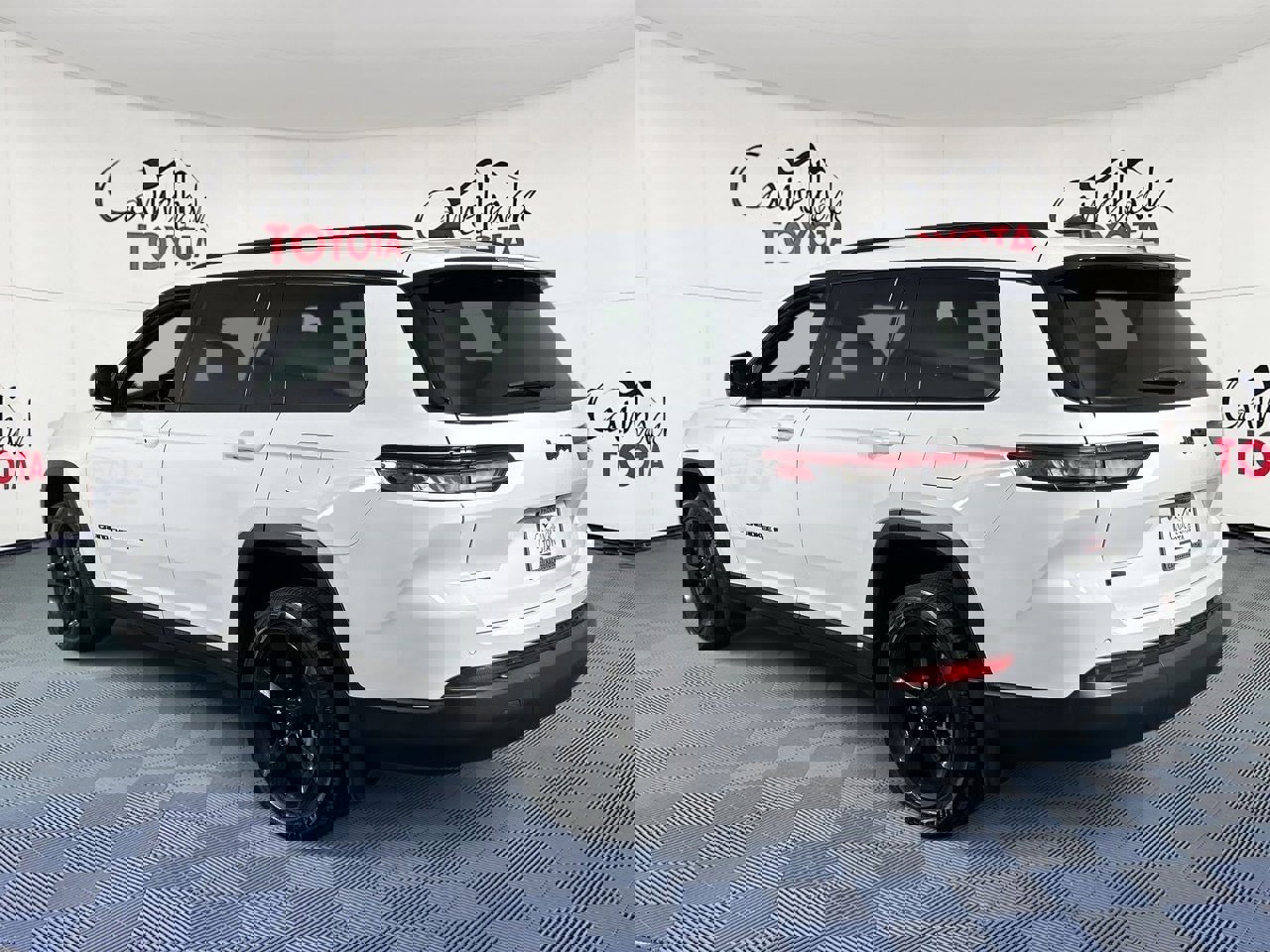 Used 2023 Jeep Grand Cherokee L Laredo image 5