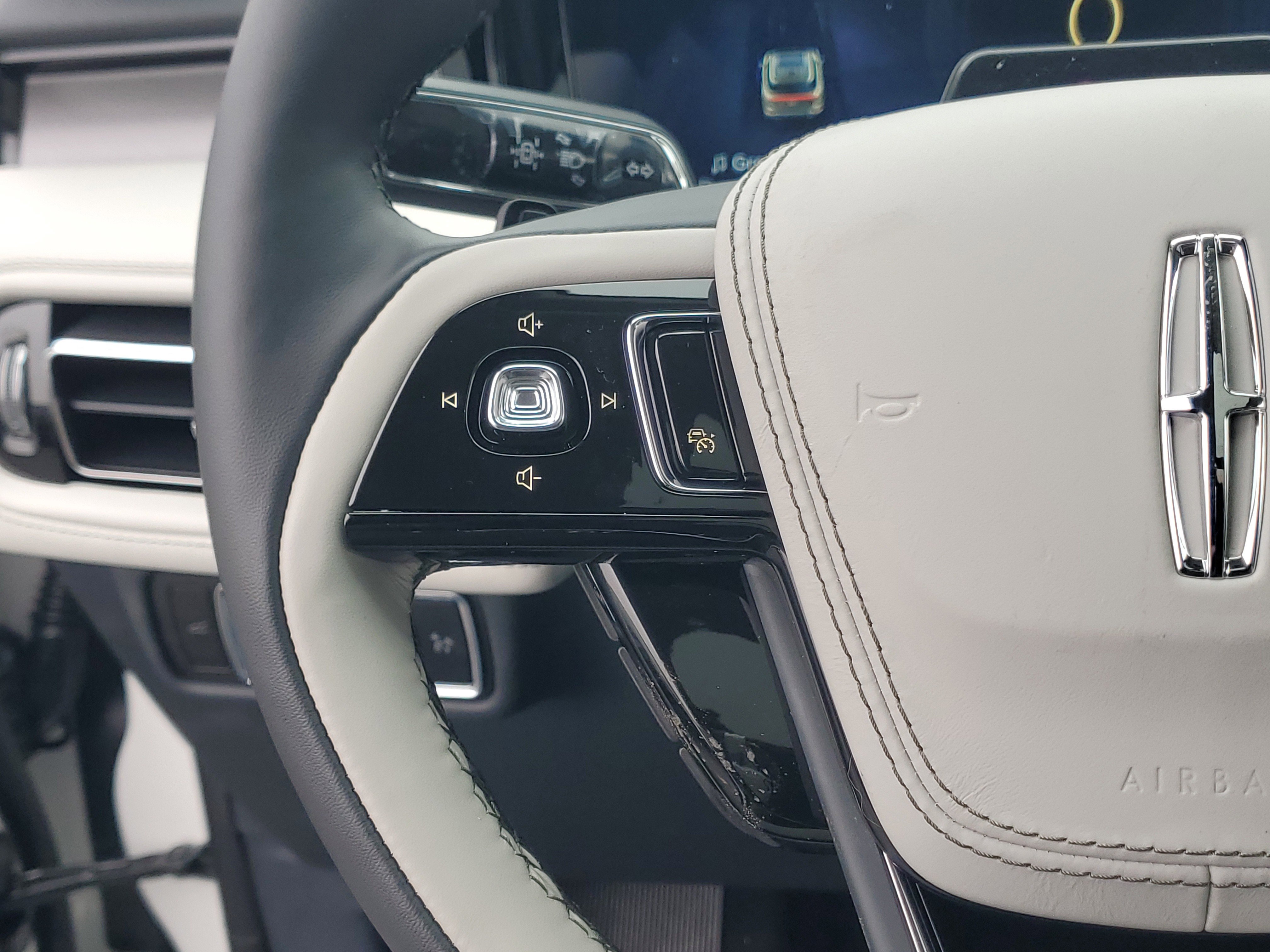 New 2026 Lincoln Aviator AWD image 16