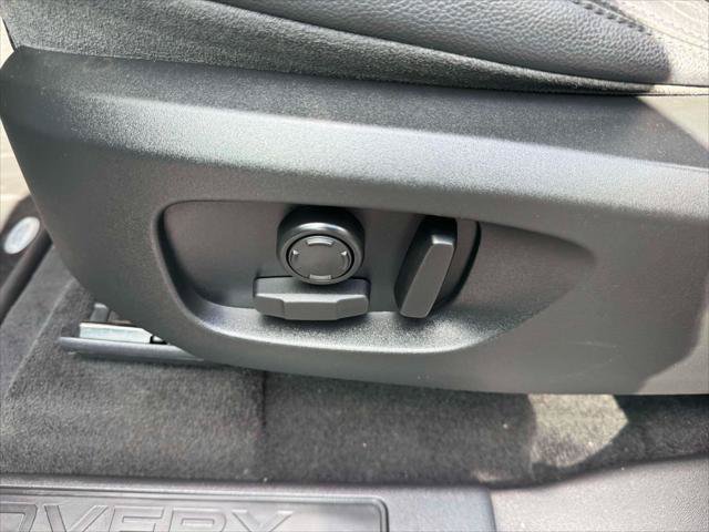 Used 2017 Land Rover Discovery Sport HSE AWD/4WD image 16