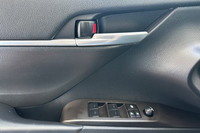 Used 2024 Toyota Camry SE FWD image 13