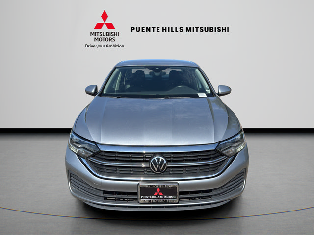 Used 2024 Volkswagen Jetta SE FWD image 2