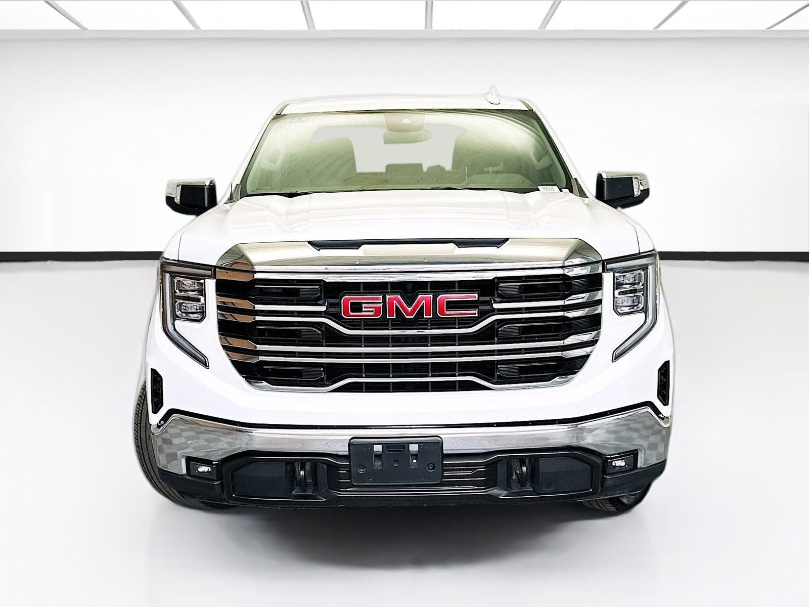 Used 2024 GMC Sierra 1500 SLT image 2