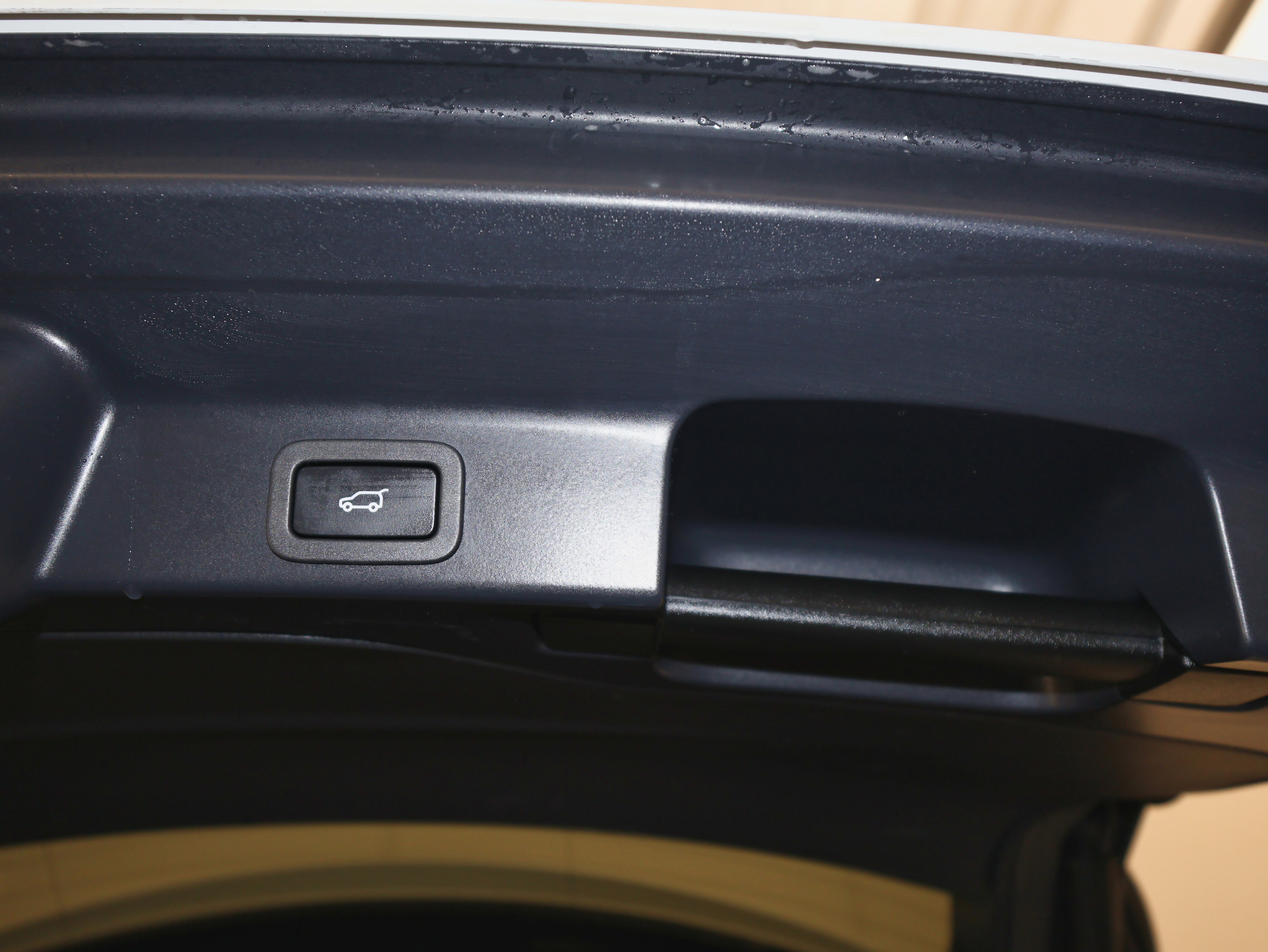 Used 2021 Jaguar F-PACE SVR image 44