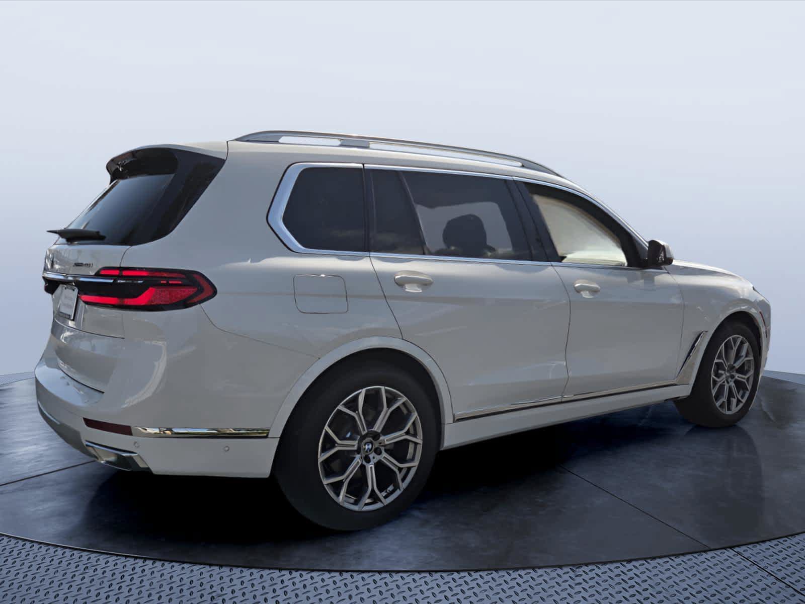 Used 2023 BMW X7 xDrive40i w/ Premium Package AWD/4WD image 6