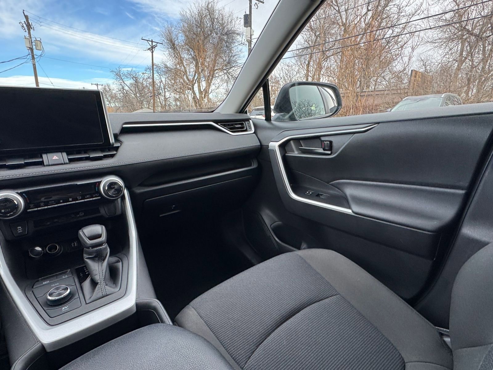 Used 2025 Toyota RAV4 LE image 34