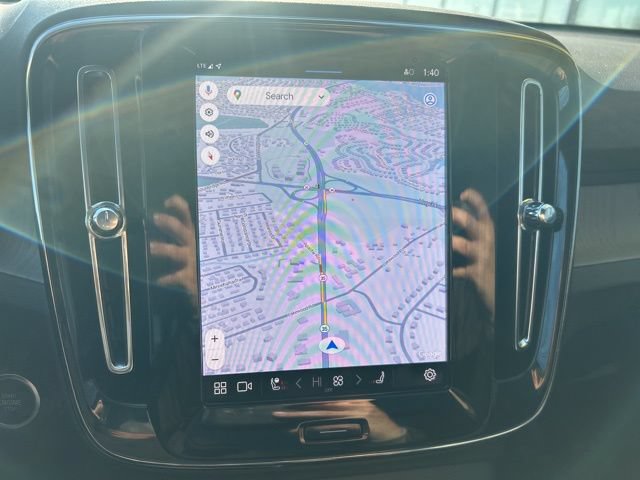 Certified 2025 Volvo XC40 B5 Plus AWD/4WD image 22