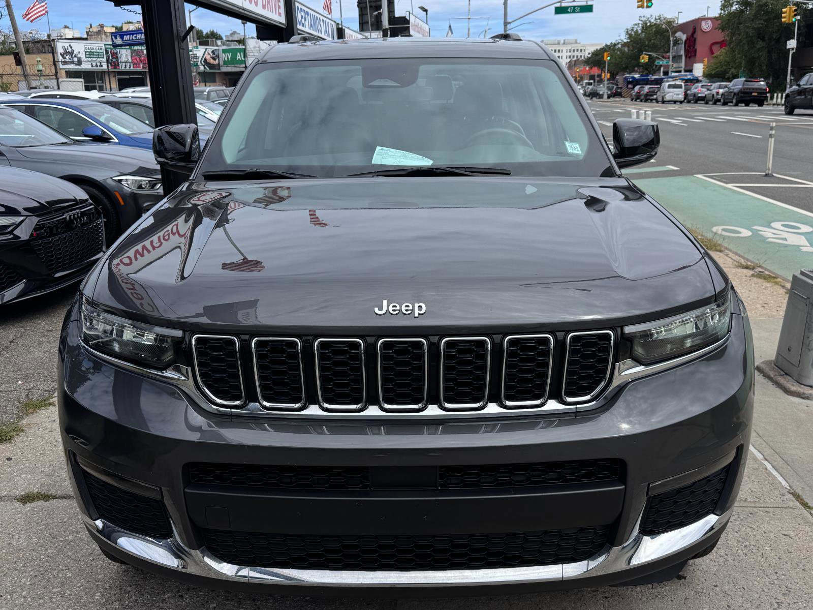 Used 2022 Jeep Grand Cherokee L Limited image 2