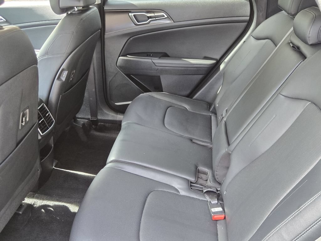 Used 2026 Kia Sportage EX FWD image 12