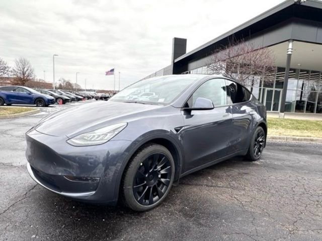 Used 2023 Tesla Model Y Long Range image 3