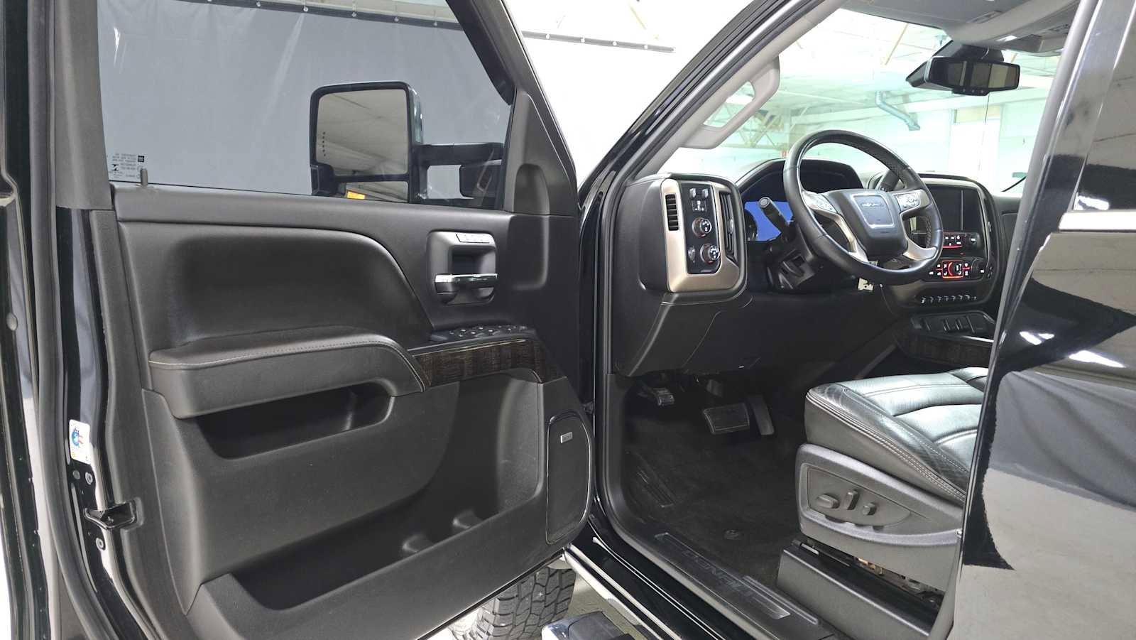 Used 2015 GMC Sierra 3500 Denali w/ Duramax Plus Package image 20