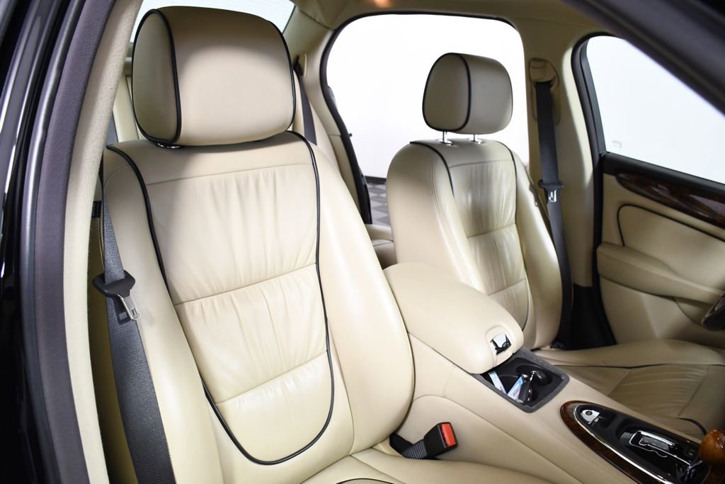 Used 2009 Jaguar XJ8 image 28