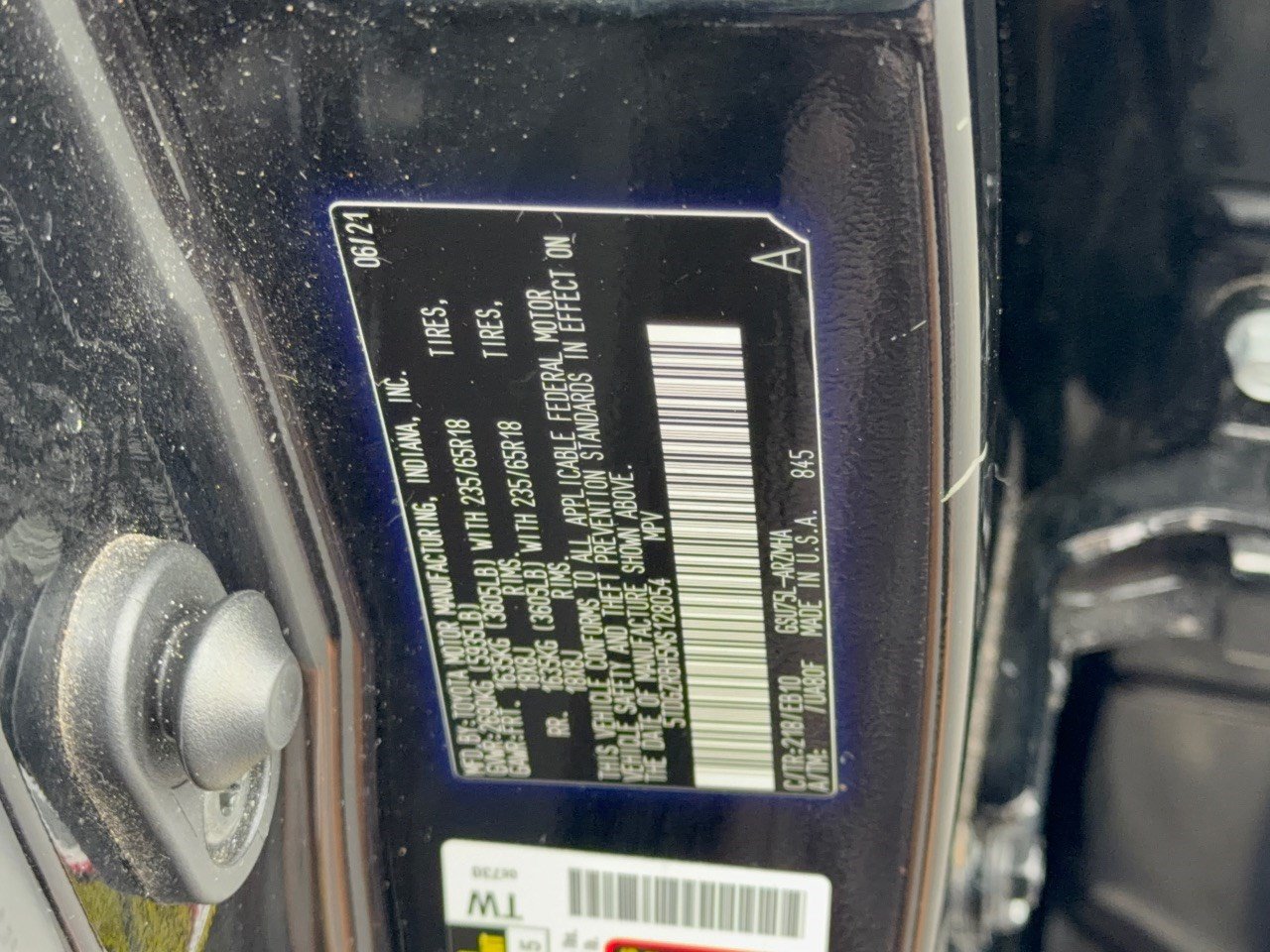 Used 2021 Toyota Highlander XLE AWD/4WD image 32