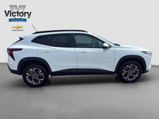 Used 2025 Chevrolet Trax LT w/ Driver Confidence Package image 8