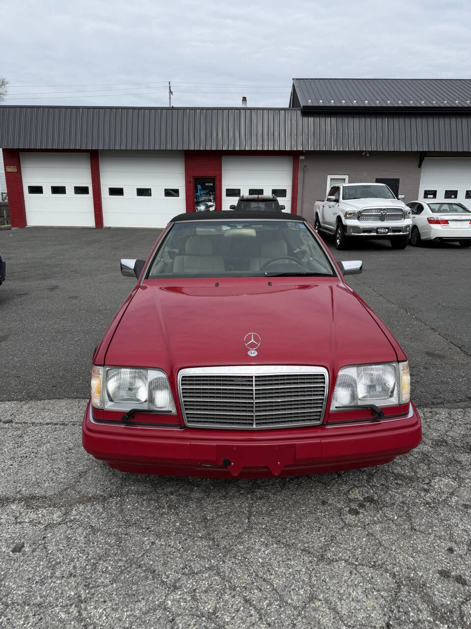 Used 1995 Mercedes-Benz E 320 Convertible image 3