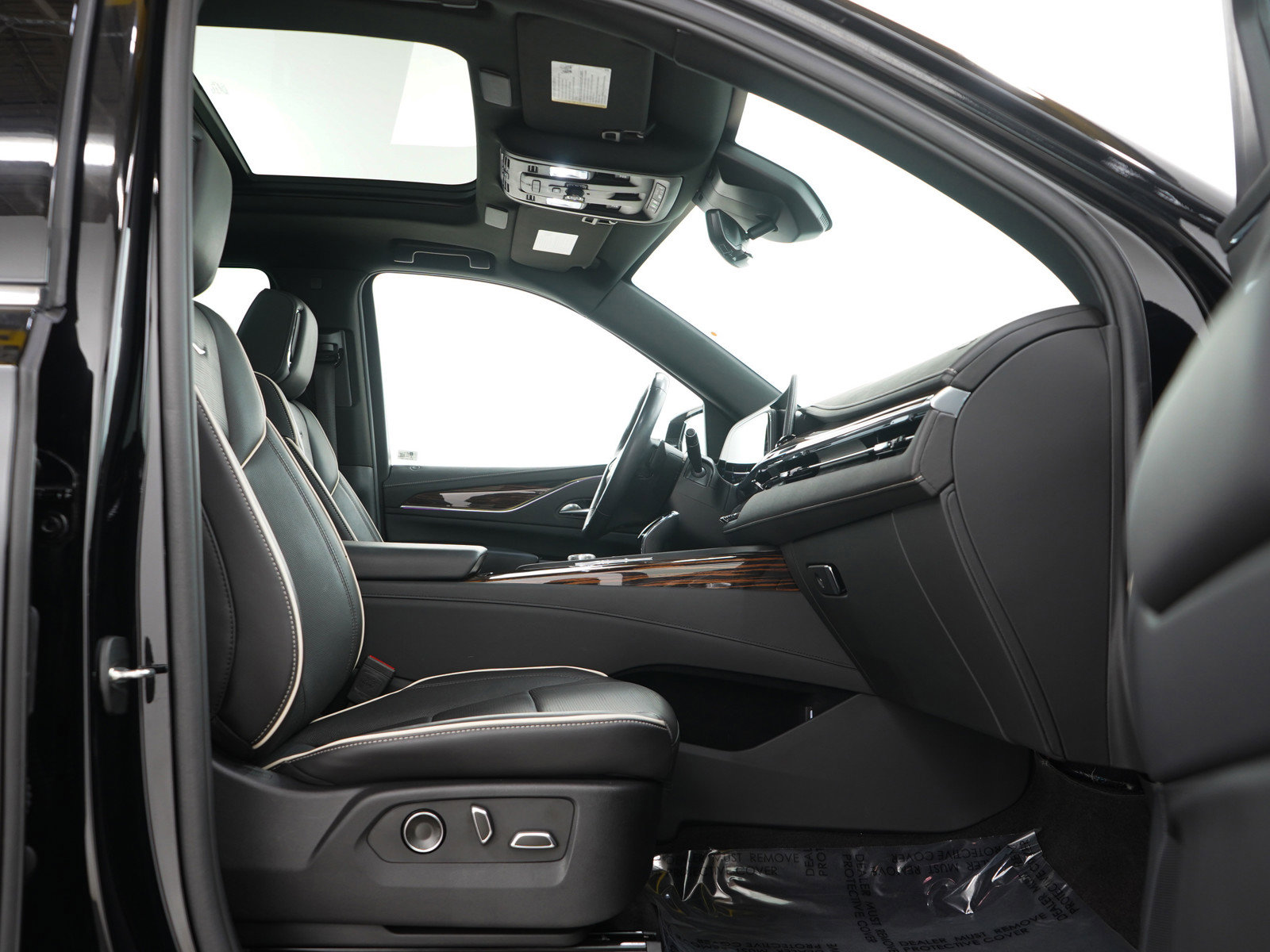 Used 2024 Cadillac Escalade Premium Luxury w/ Performance Package image 13