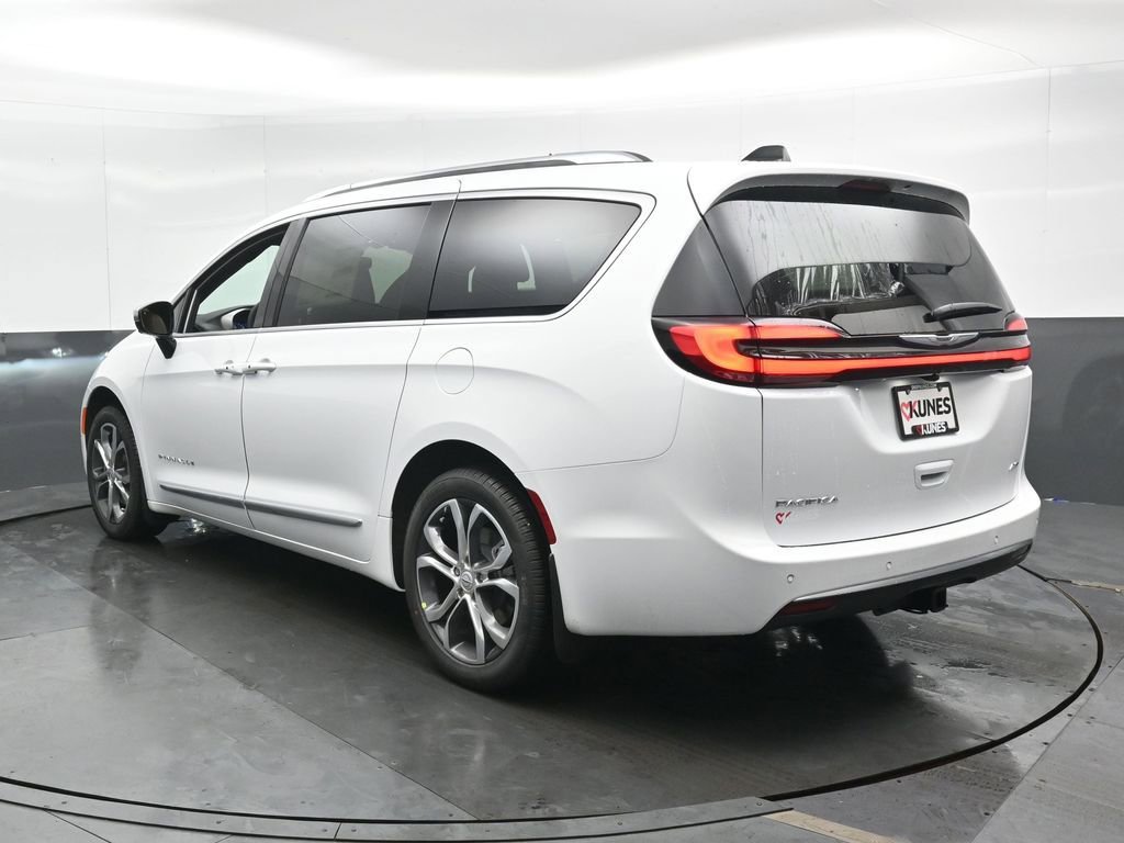 New 2026 Chrysler Pacifica Pinnacle w/ Trailer Tow Group AWD/4WD image 8