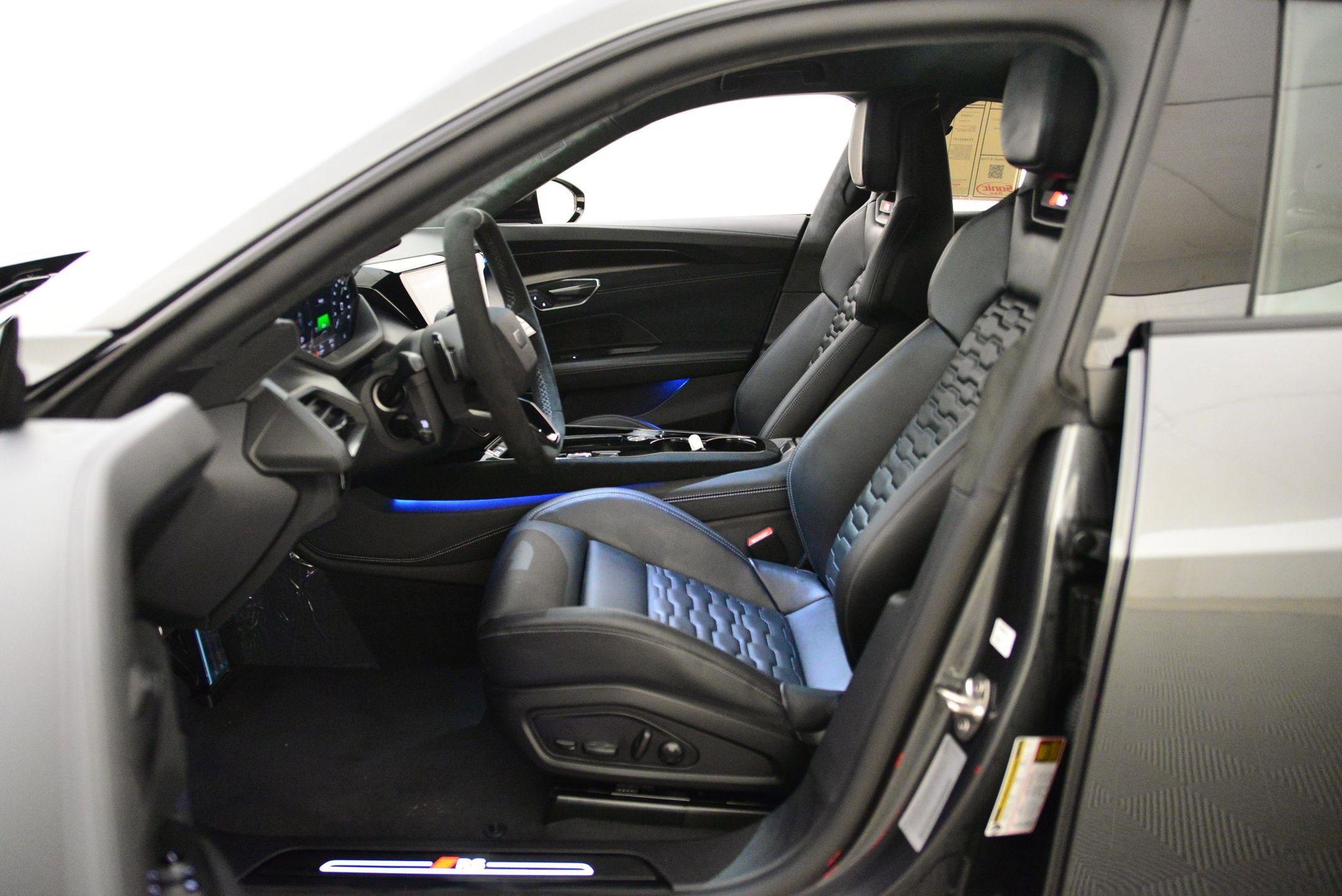 New 2025 Audi RS e-tron GT performance image 4