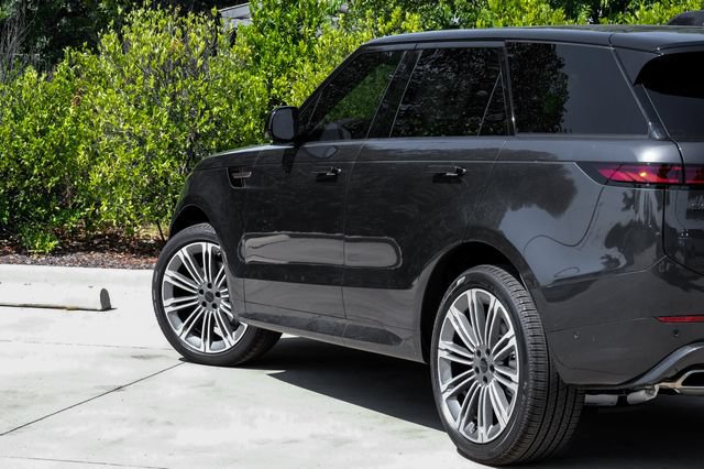 New 2026 Land Rover Range Rover Sport Dynamic SE AWD/4WD image 9