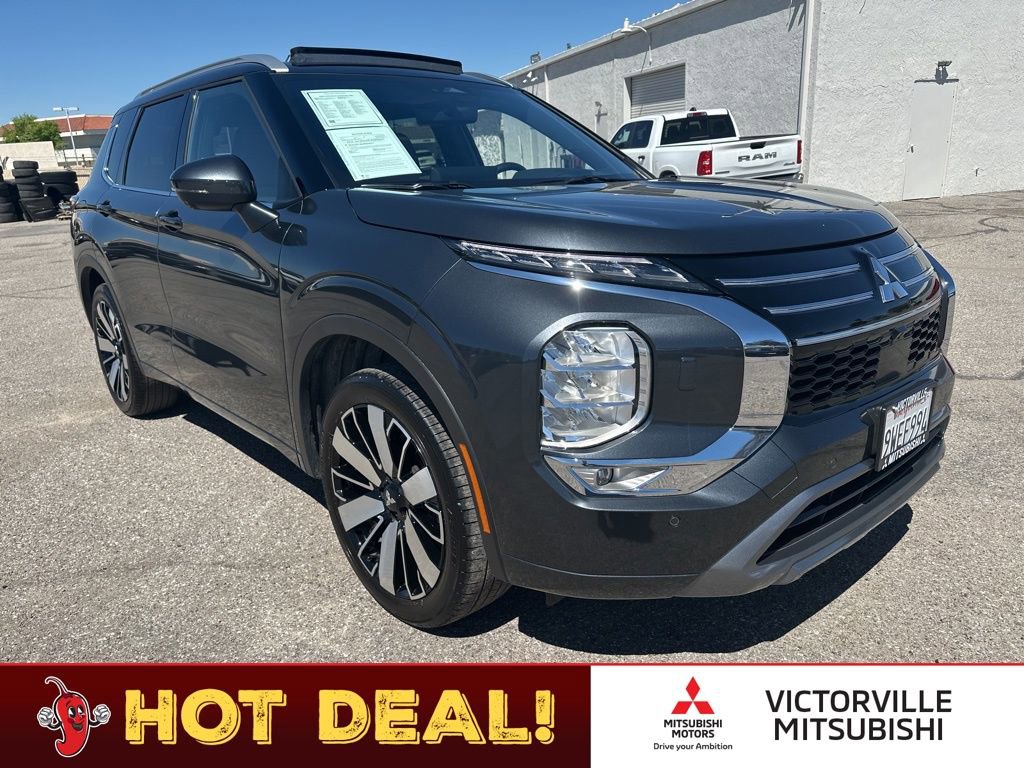 Used 2025 Mitsubishi Outlander SEL image 1